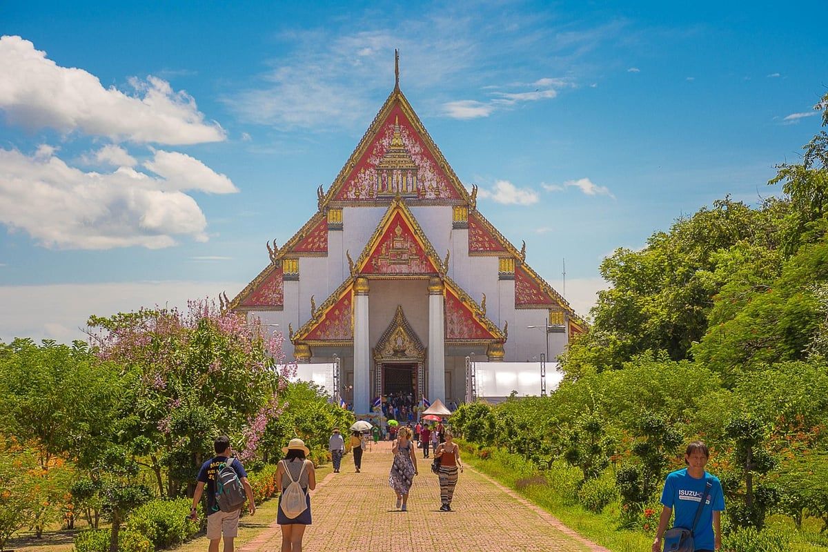 La Thaïlande sous les projecteurs francophones : entre conflits, tourisme et dynastie royale