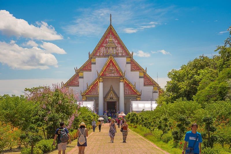 La Thaïlande sous les projecteurs francophones : entre conflits, tourisme et dynastie royale