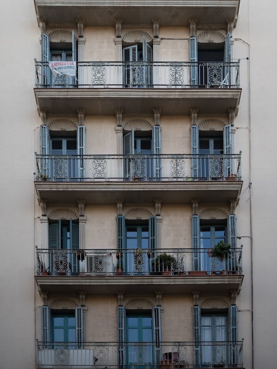 Cloisons Vitrées à Montpellier : L’Art de Réinventer les Espaces Professionnels