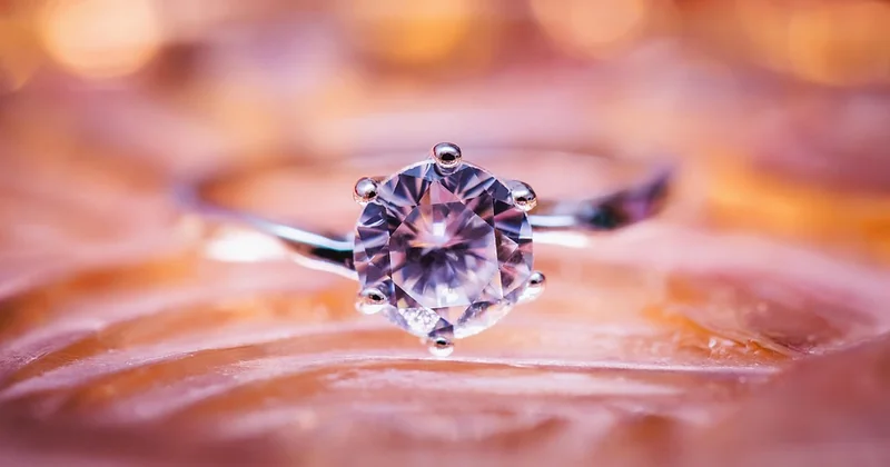 Vendre un diamant sans certificat : possible, mais préparez-vous