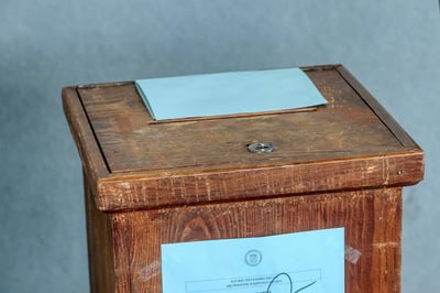 Élection municipale 2026 à Sarcelles : Duel serré entre Bassi Konate et François-Xavier Valentin pour la mairie