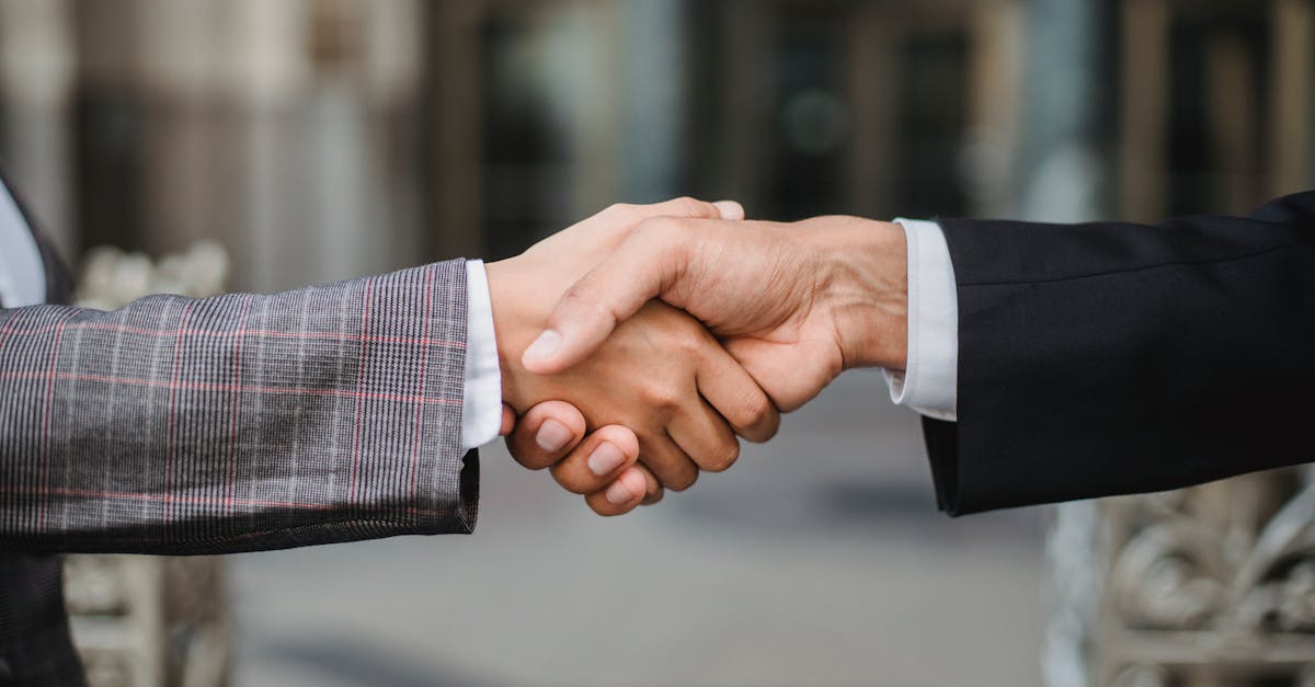 découvrez les secrets d'une négociation réussie ! apprenez des techniques efficaces pour convaincre, persuader et atteindre vos objectifs, que ce soit en affaires ou dans votre vie personnelle.