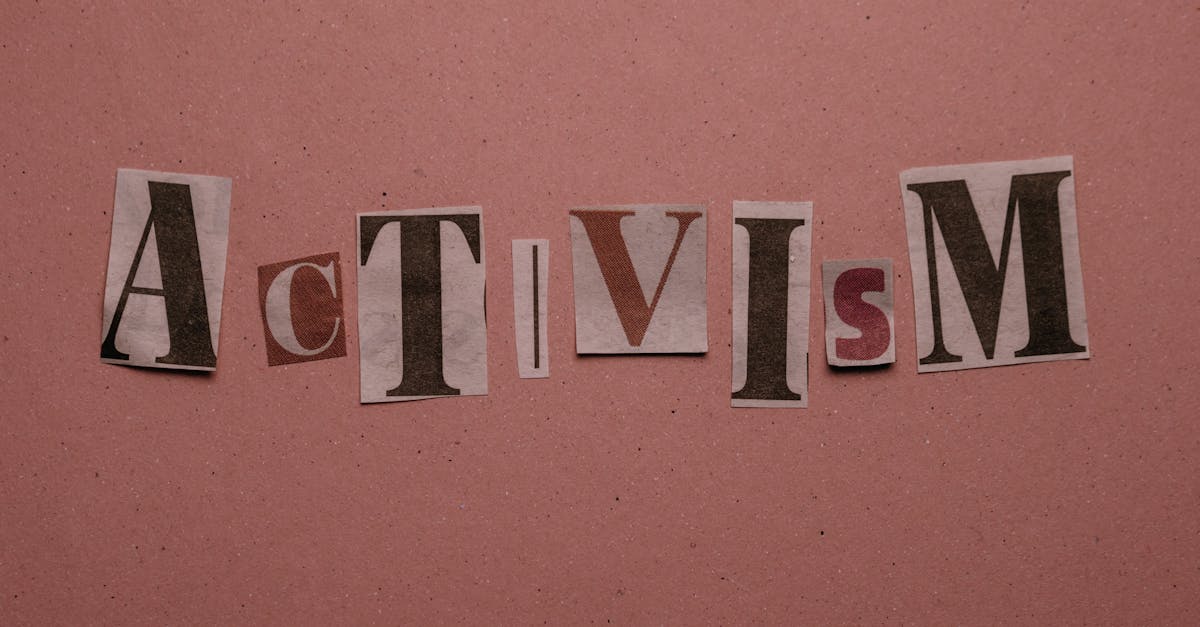 découvrez l'importance de l'advocacy, un processus essentiel pour défendre des causes et influencer des politiques. apprenez comment mobiliser et sensibiliser le public à des enjeux cruciaux pour promouvoir des changements significatifs.