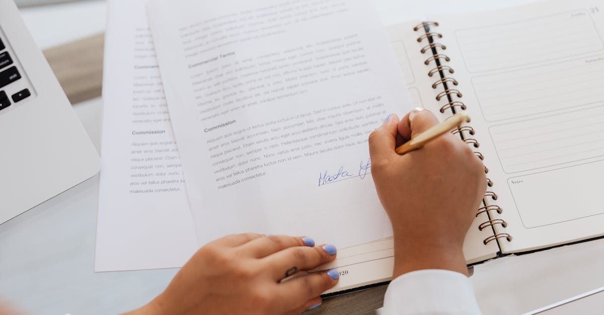 découvrez tout sur la contractualisation : des concepts clés aux étapes essentielles pour établir des accords solides et efficaces, garantissant ainsi des relations d'affaires claires et sécurisées.