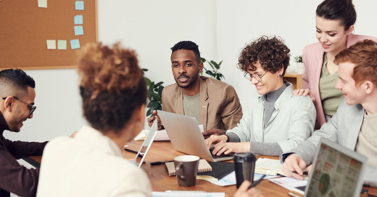 découvrez l'importance de la communication interne pour optimiser la collaboration au sein de votre entreprise. améliorez l'engagement des employés et la circulation de l'information grâce à des stratégies de communication efficaces.