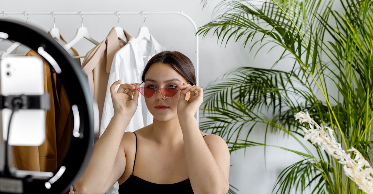 découvrez l'art de l'influencer marketing : stratégies, plateformes et conseils pour maximiser l'impact de vos campagnes et atteindre votre audience cible grâce à des influenceurs pertinents.
