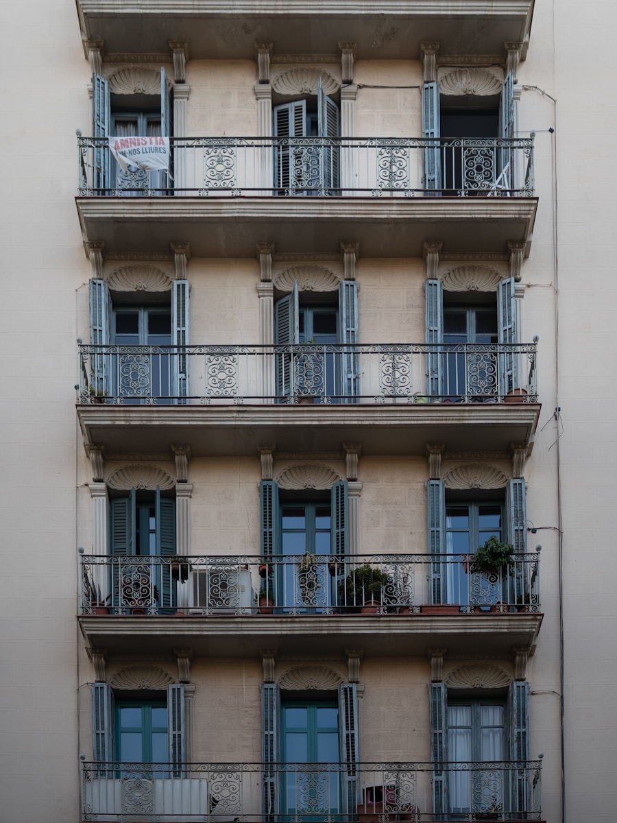Cloisons Vitrées à Montpellier : L’Art de Réinventer les Espaces Professionnels